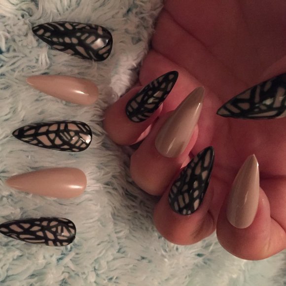Black and nude black Widow spider web design press on nails - Picture 1 of 7